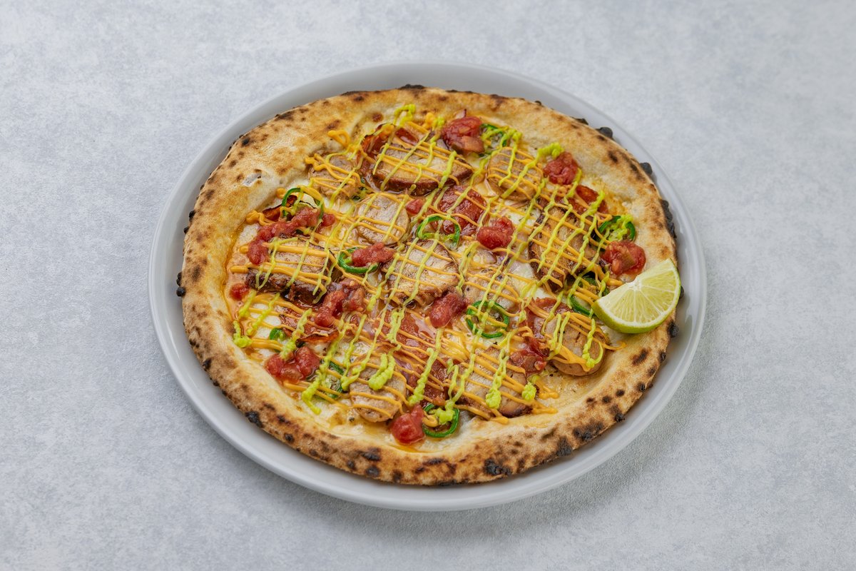 ぐるりこソーセージとカルニタスのPizza Mexicana